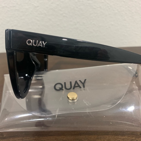 Quay Australia Sunglasses in black - Picture 3 of 3